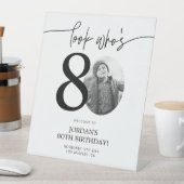 Foto 80. Geburtstag Begrüßungszeichen | Schau mal, Sockelschild (In Situ)