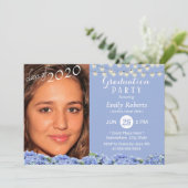 Foto Abschluss Elegant Blue Hydrangea Floral Einladung (Stehend Vorderseite)