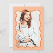 Foto-Abschluss für das Peach Retro Wavy-Frame Einladung (Rückseite)