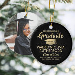 Foto Abschluss Glückwunschs Moderne Schwarz und Go Keramik Ornament<br><div class="desc">Erinnern Sie sich an den Erfolg des Absolventen mit einem maßgeschneiderten Foto schwarz und goldgelb rund Abschluss Weihnachtsschmuck. Bild und Text sind einfach zu anpassen. Beinhaltet ein beliebtes inspirierendes Zitat, motivierend Sprichwort, Schulname und -abschluss, Glückwünsche, vielen Dank an Mama und Papa, oder eine andere Botschaft Ihrer Wahl. UM HINTERGRUND ODER...</div>