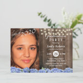 Foto Abschluss Rustic Wood Hydrangea Floral Einladung (Stehend Vorderseite)