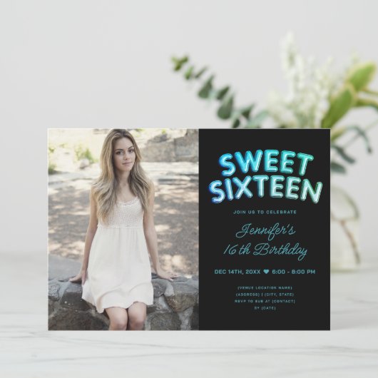 Foto Aquamarin Türkis Schwarze Balloons Süß 16 Einladung (Stehend Vorderseite)