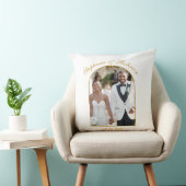 Foto Arch Elegant Gold Script Monogram Wedding Kissen (Stuhl )