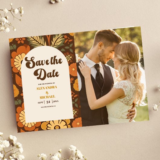 Foto Arch Moderne Retro 70er Floral Wedding Save The Date