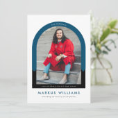 Foto Arch Navy Blue Simple Graduation Party Einladung (Stehend Vorderseite)