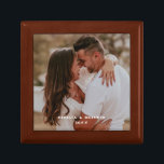 Foto aus Holz, frisch gezapft Erinnerungskiste<br><div class="desc">Passen Sie diese Geschenkboxen mit Foto und Namen an. Macht eine tolle Geschenkidee für die Neuvermählten,  nur verheiratet,  Jubiläum und vieles mehr.</div>