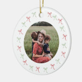 Foto aus Rahmen mit weißer und roter Hand Keramik Ornament (Links)