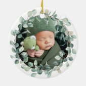 Foto Baby First Christmas Eucalyptus Wreath Keramik Ornament (Hinten)