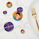 Foto Bar Mitzvah Lila Wasserfarben Konfetti<br><div class="desc">Fügen Sie Ihrem Lieblings-Bar Mitzvah-Feier-Party einen besonderen Stil mit diesem anpassbaren Tisch Konfetti! Metallische goldene Pinselstriche und Stern von David, zusammen mit fett-weißer Typografie, überlagern auf einer Seite einen lila, dunklen Klangfarbenhintergrund. Ihr Bar Mitzvahs Foto ist auf der anderen Seite. Personalisieren Sie den benutzerdefinierten Text mit dem Foto, dem Namen,...</div>