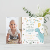 Foto Blue Stomp Chomp Roar Dinosaur 1. Geburtstag Einladung (Stehend Vorderseite)