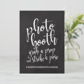 Foto Booth-Hashtag - Erschwingliches Chalboard-Zei Einladung (Stehend Vorderseite)