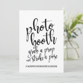 Foto Booth Hashtag Erschwingliches Zeichen Einladung (Stehend Vorderseite)