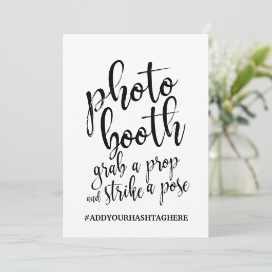 Foto Booth Hashtag Erschwingliches Zeichen Einladung (Stehend Vorderseite)