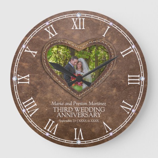 Foto braunes Lederherz 3. Große Wanduhr (Vorderseite)