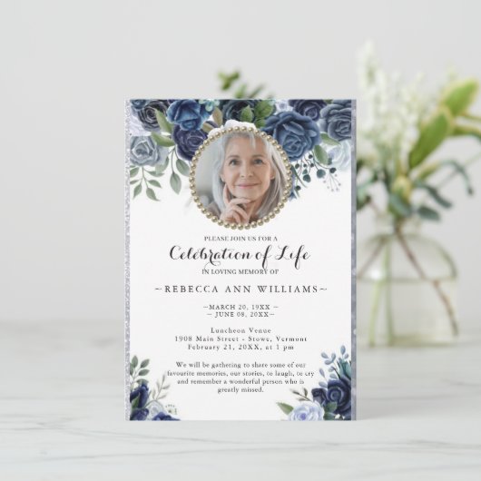 Foto Budget Navy Rose Feier des Lebens Einladung (Stehend Vorderseite)