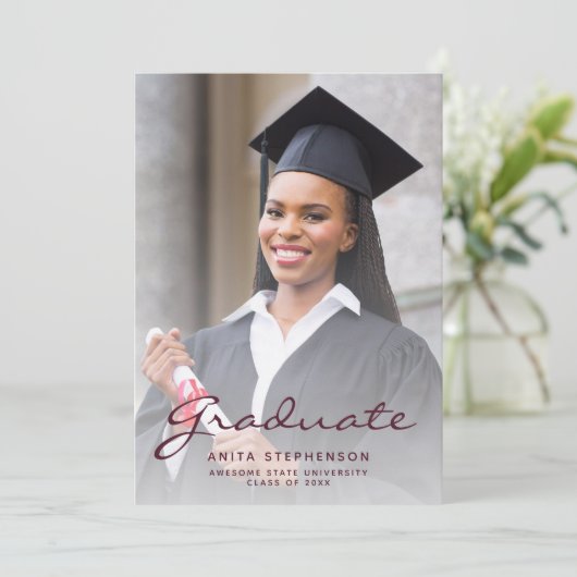 Foto Burgundy Script Abschluss Ankündigung (Stehend Vorderseite)