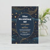 Foto Celestial Crescent Moon Gold Wedding Einladung (Stehend Vorderseite)