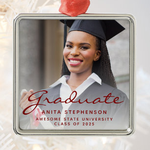 Foto Class of 2025 Abschluss Burgundy Script Ornament Aus Metall