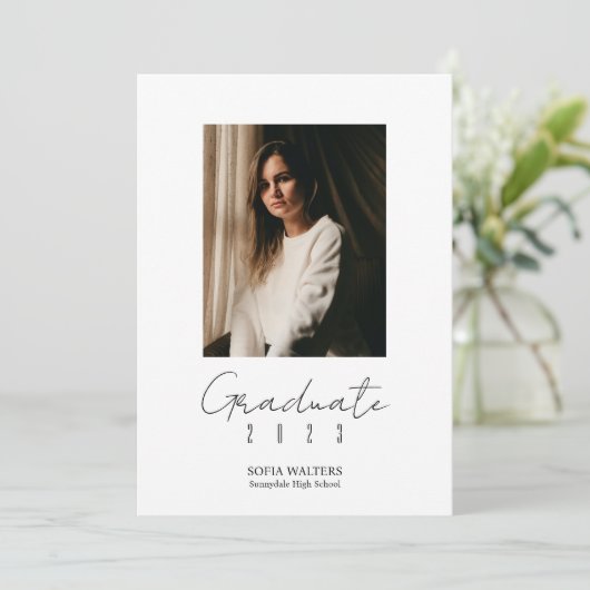 Foto Collage Class of Script Modern Grad Ankündigung (Stehend Vorderseite)