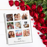 Foto Collage Family Monogramm Weiß 2025 Planer<br><div class="desc">Machen Sie Ihr eigenes Foto als Geschenk für Ihre Mutter,  Ehefrau oder sich selbst. Nutzen Sie vier,  neun Ihrer Lieblings-Fotos Ihrer Familie,  Freunden,  Traumreiseziel oder Haustier! Personalisieren und fügen Sie einen Namen und ein Jahr. Der Name ist mit einem modernen handgeschriebenen Stilskript geschrieben. Weißer Hintergrund,  schwarzer Text.</div>