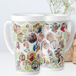 Foto Collage Geometric Hexagon 28 Pic Sage Green Milchtasse<br><div class="desc">Erstellen Sie Ihre eigene große Latte-Tasse mit einer geometrischen Hexagon-Foto-Collage. Die Fotovorlage ist für Sie Set, um 28 Ihrer Bilder von Familie und Freunden, Haustiere, Ferien etc. hinzuzufügen. Ihre Fotos werden in den sechseckigen Formen dargestellt, wie eine Wabenwand. Das Muster ist grün und weiß gefärbt - bitte stöbern Sie in...</div>