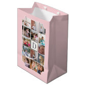 Foto Collage monogramm gekrümmte Ecken rot Rosa Mittlere Geschenktüte (Vorderseite Schrägansicht)