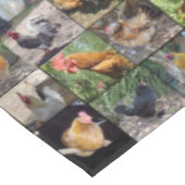Foto-Collage von Hühnern und Roster, Tischdecke (Schrägansicht)