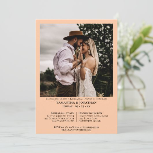 Foto Coral Peach Hochzeit Probe Dinner Einladung (Stehend Vorderseite)