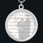 Foto Custom Round Silver Wedding Necklace Versilberte Kette<br><div class="desc">Personalisieren Sie diese hübsche Halskette,  um sie als Gastgeschenke Hochzeiten an Ihrem Hochzeitsempfang zu haben oder sich selbst als Erinnerung an Ihren besonderen Tag zu erleben. Diese Halskette ist auch das perfekte Geschenk für die Braut Ameise ihr Brautparty. Personalisieren Sie diese,  indem Sie Ihr Foto hinzufügen.</div>