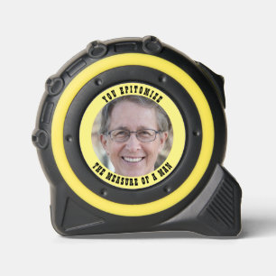 FOTO, DASS SIE DIE MASSNAHME EINES MANN EPITOMISIE MAßBAND