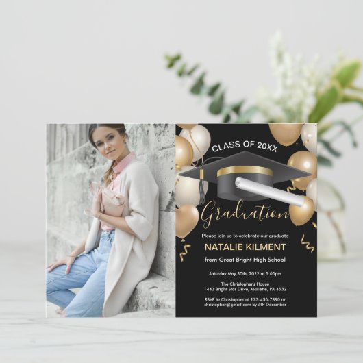 Foto der Black and Gold Graduate Cap Graduation Pa Einladung (Stehend Vorderseite)