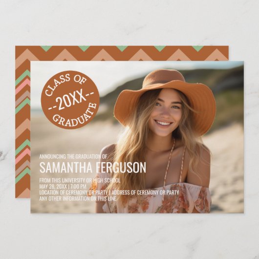 Foto der Black and White Chevrons Graduation Party Einladung (Vorne/Hinten)