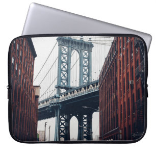 Foto DER BRÜCKE VON MANHATTAN AM TAG Laptopschutzhülle
