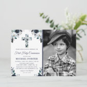 Foto der ersten Heiligen Kommunion Boys Blumenkreu Einladung (Stehend Vorderseite)