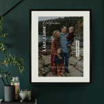 Foto der Familie Moderne Redaktion Reisegepäck Poster<br><div class="desc">Haben Sie einen besonderen Ausflug, ein Familienabenteuer oder ein unvergessliches Reiseziel, an dem Sie sich begeben? Unser unvergessliches Foto Travel Keepake Poster ist ideal, um Ihre Reise zu erfassen und in Ihrer Zuhause zu zeigen, um sich immer zu erinnern. Modernes und minimales Design mit fett formatierter Typografie sorgt für ein...</div>