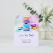 Foto der farbenfrohen Macarons Save the Date Einladungspostkarte (Stehend Vorderseite)