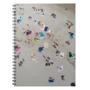 Foto der Menschen, die am Strand sonnen Notizblock
