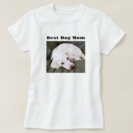 Foto der Niedlichen weißen Welpen beste Mama T-Shirt (Design vorne)