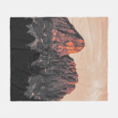 FOTO DER ROCKFORMATION MIT GERINGEM WINKEL FLEECEDECKE (Vorderseite (Horizontal))