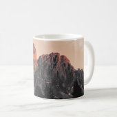 FOTO DER ROCKFORMATION MIT GERINGEM WINKEL KAFFEETASSE (VorderseiteRechts)