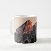 FOTO DER ROCKFORMATION MIT GERINGEM WINKEL KAFFEETASSE (Vorderseite Links)