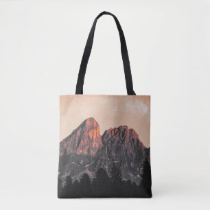 FOTO DER ROCKFORMATION MIT GERINGEM WINKEL TASCHE
