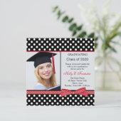 Foto der schwarzen, weißen, roten Polka-Dot-Gradui Einladung (Stehend Vorderseite)