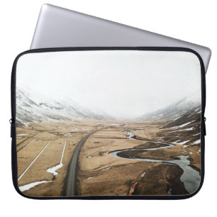 Foto DER STRASSE NACH BERG Laptopschutzhülle