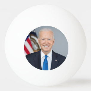 Foto des amerikanischen Präsidenten Joe Biden im W Tischtennisball