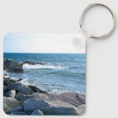 Foto des Atlantischen Ozeans mit Wellenbrechern Schlüsselanhänger (Rückseite)