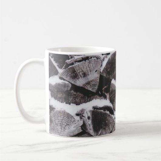 Foto des Brennholzstapels schließen Kaffeetasse (Links)