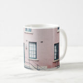 FOTO DES GEBÄUDE MIT TREPPEN KAFFEETASSE (VorderseiteRechts)