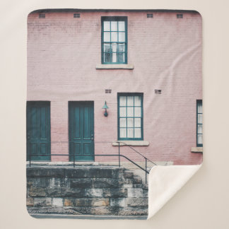 FOTO DES GEBÄUDE MIT TREPPEN SHERPADECKE