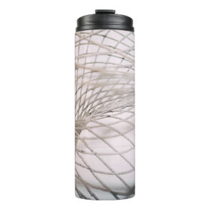 Foto des grauen Netzes Thermosbecher